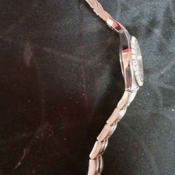 RELIC BY FOSSIL WATCH, QUEENS COURT QUARTZ STAINLESS STEEL - Picture 7 of 9